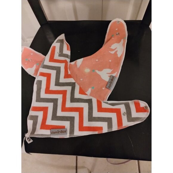 Vumin box set of two girls bibs - Picture 3 of 3